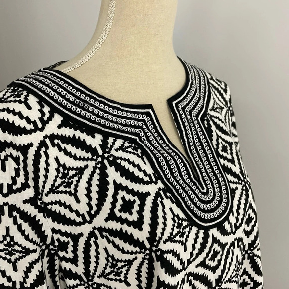 Marisa Christina Woman Tunic Top Size 1X Black White Linen Embroidered V-Neck - Picture 4 of 12